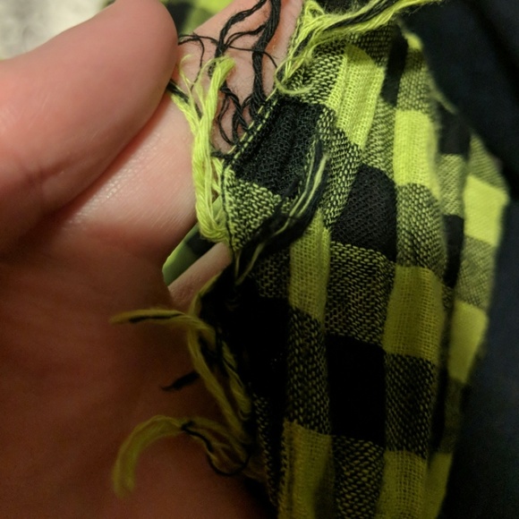 Plaid fringed scarf. - Picture 2 of 2